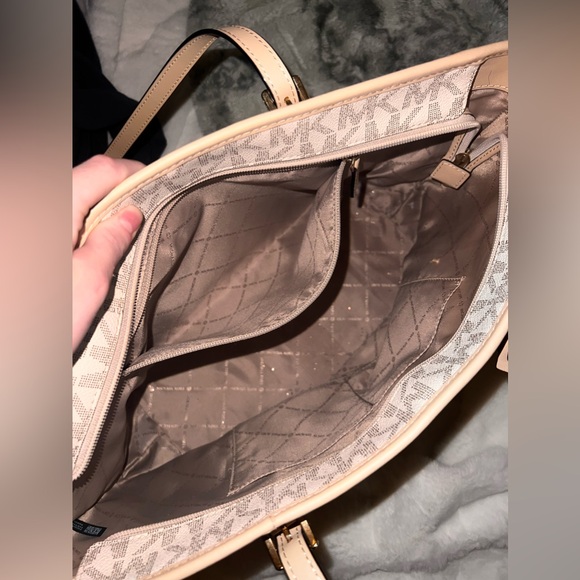 MK SIGNATURE LOGO PURSE 🤍 - Picture 7 of 9